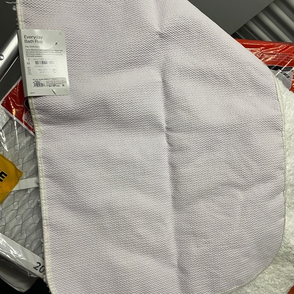 Brand new white bath mat rug size 17in X 24in - Picture 3 of 3